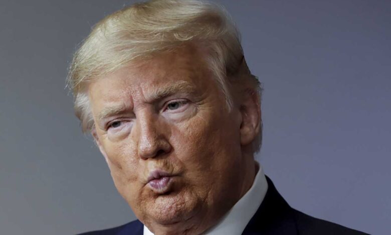 Trump afirma que este martes será acusado de 33 cargos