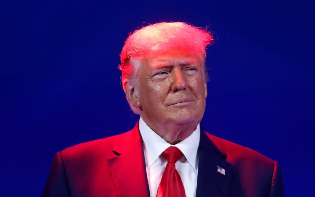 Trump aprovecha acusaciones y recauda fondos para 2024