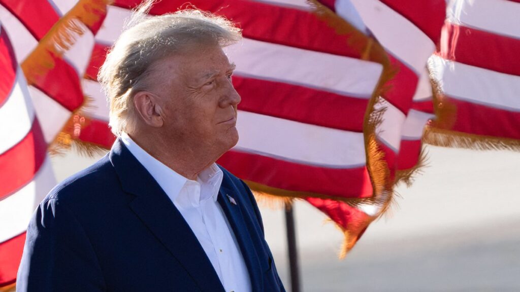 Trump dice que está recibiendo grandes muestras de amor y apoyo tras acusación