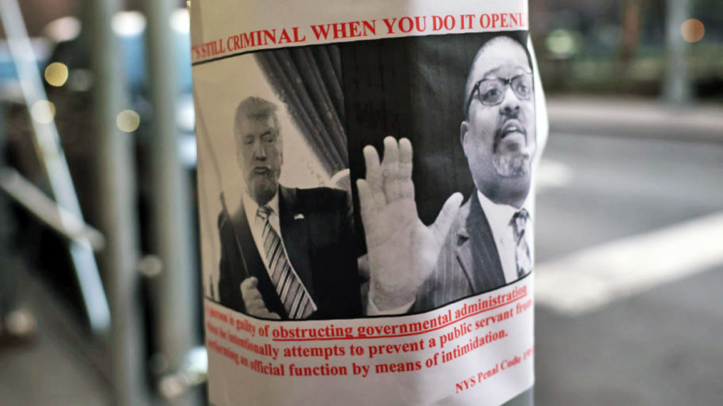 Trump enfrenta unos 30 cargos por fraude de documentos