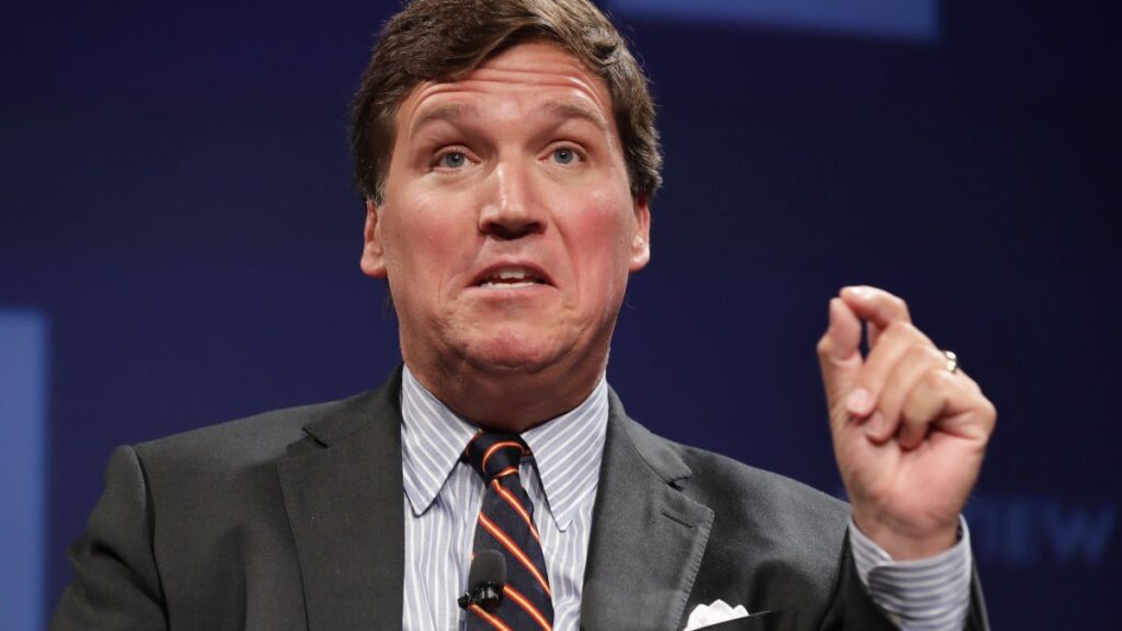 Tucker Carlson queda fuera de Fox News
