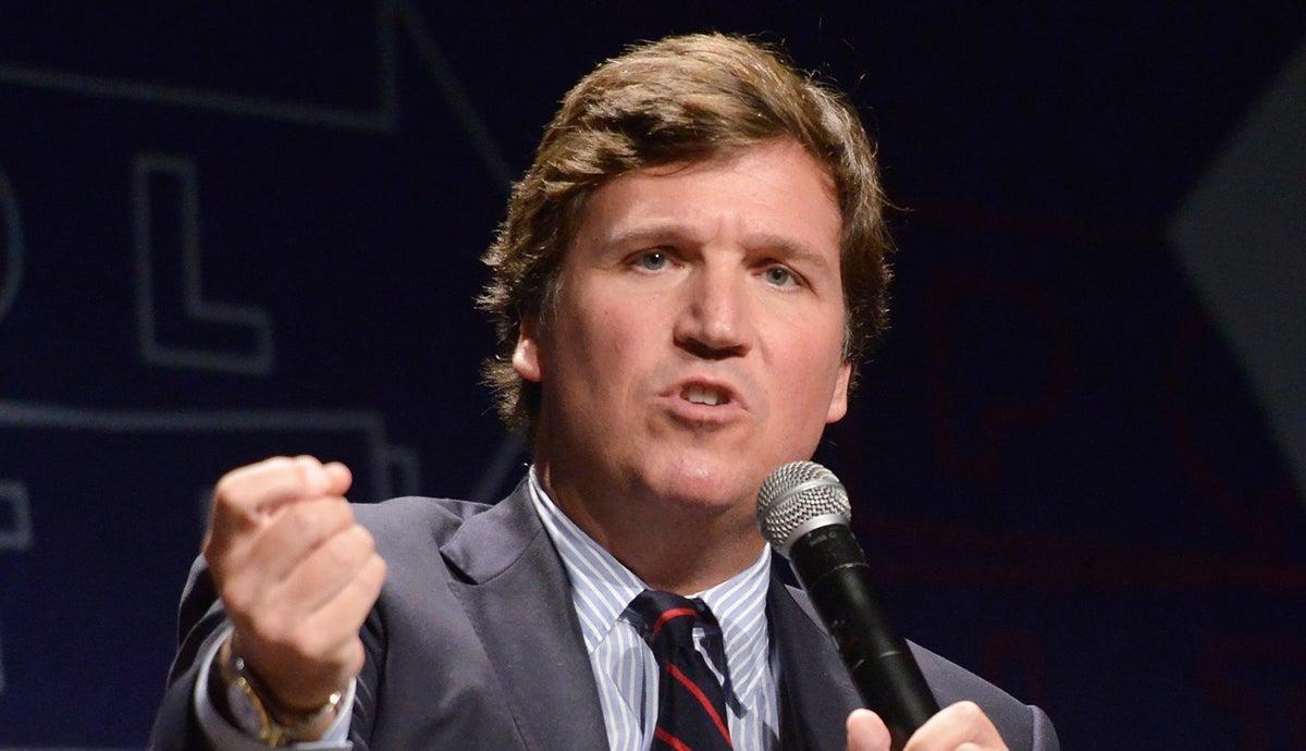 Tucker Carlson se va de Fox News