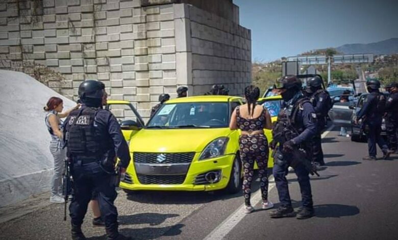 Turistas de la Ciudad de México son detenidos con droga en Acapulco | Video