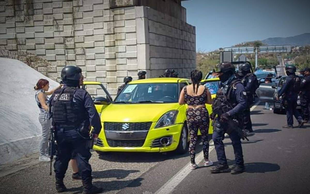 Turistas de la Ciudad de México son detenidos con droga en Acapulco | Video