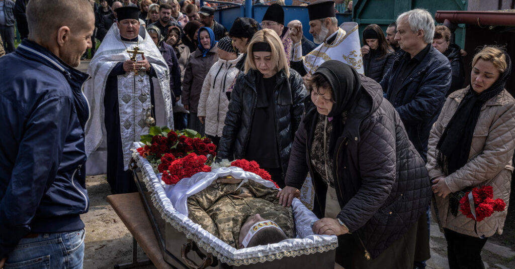Ucrania dice que las tropas rusas están evacuando a los civiles de las áreas ocupadas del sur