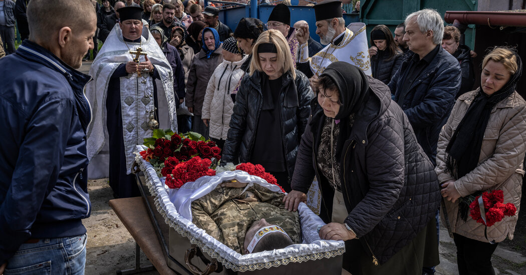 Ucrania dice que las tropas rusas están evacuando a los civiles de las áreas ocupadas del sur