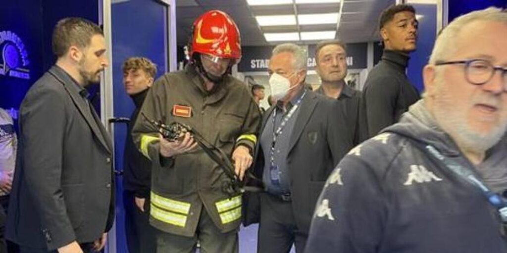 Un incendio en la zona de vestuarios retrasa el Empoli-Lecce