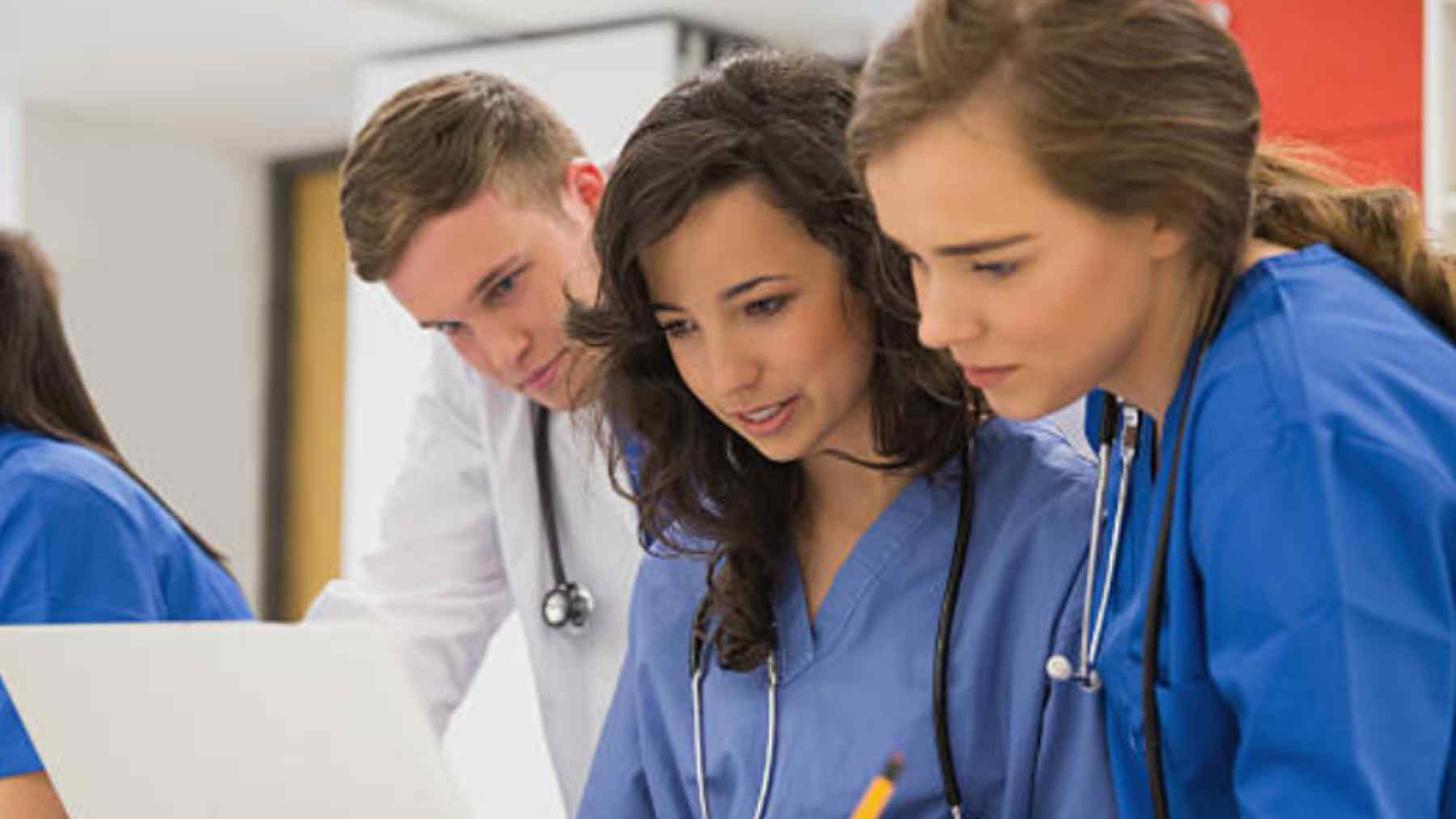 Una joven revela lo que ha dejado de hacer desde que estudia Medicina