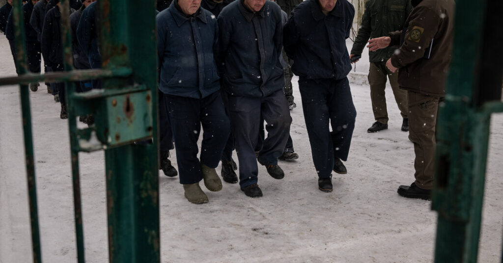 'Una muerte rápida o una muerte lenta': los presos eligen la guerra para obtener medicamentos que salvan vidas