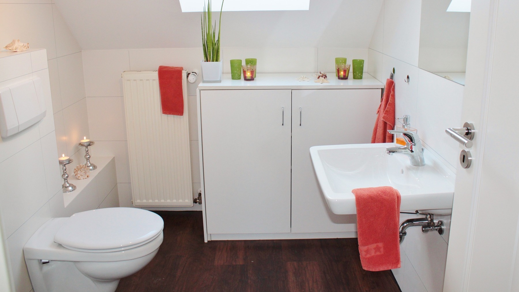 Usar el móvil en el baño es lo más peligroso que haces: esta es la razón