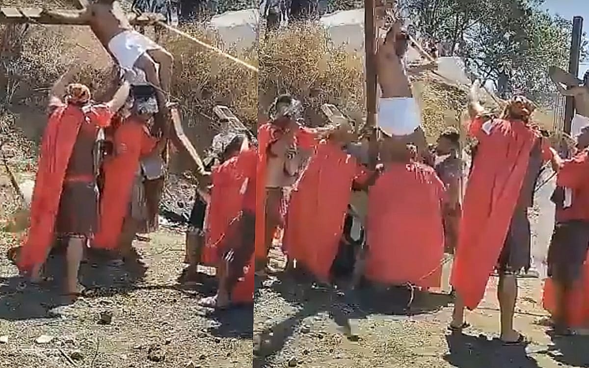 Video | Actor que personificó a Jesús cae de la cruz en Colima