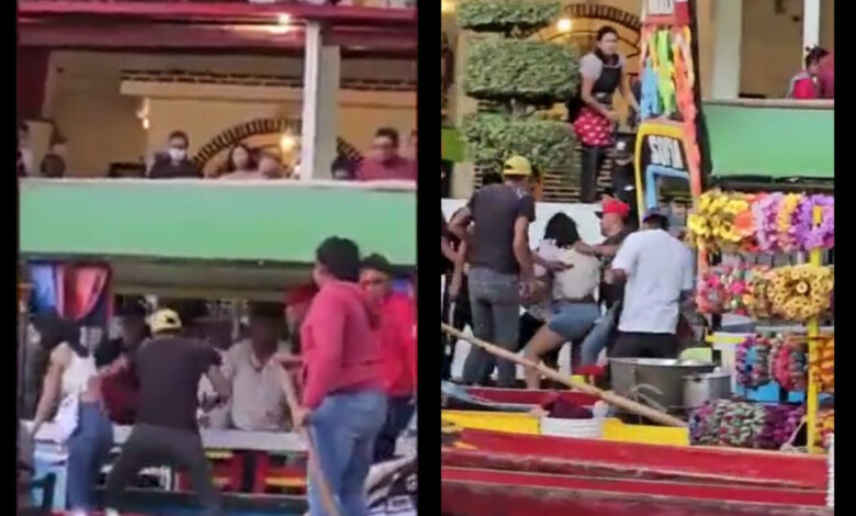 Xochimilco: se desata pelea de una trajinera a otra | Videos