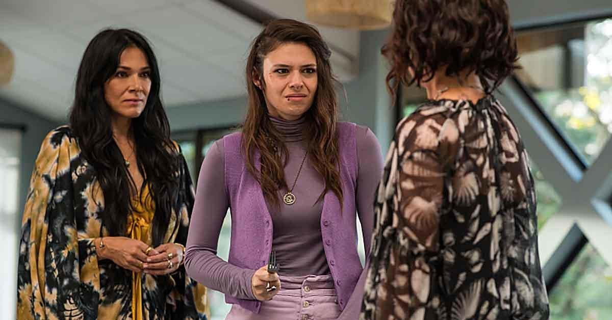 Yellowjackets Star se burla de las cosas que van “fuera de los rieles” en la temporada 2