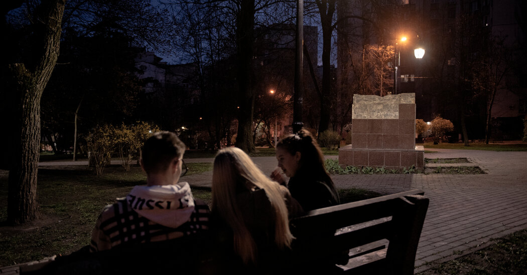 Zelensky firma ley que prohíbe topónimos rusos en Ucrania