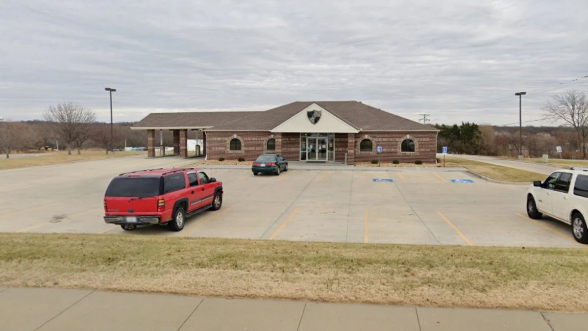 anciana roba banco en Missouri y se disculpa con el cajero