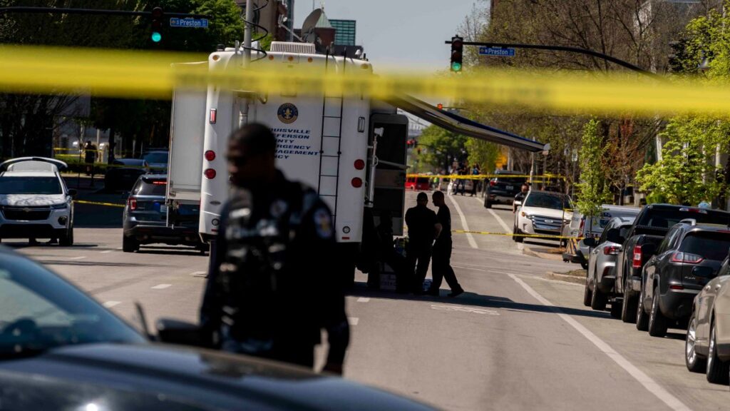 autor de tiroteo en Louisville compró su rifle legalmente, días antes