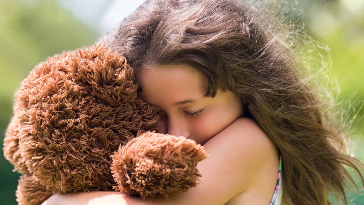 donan accidentalmente peluche de niña que contenía recuerdo de su madre fallecida