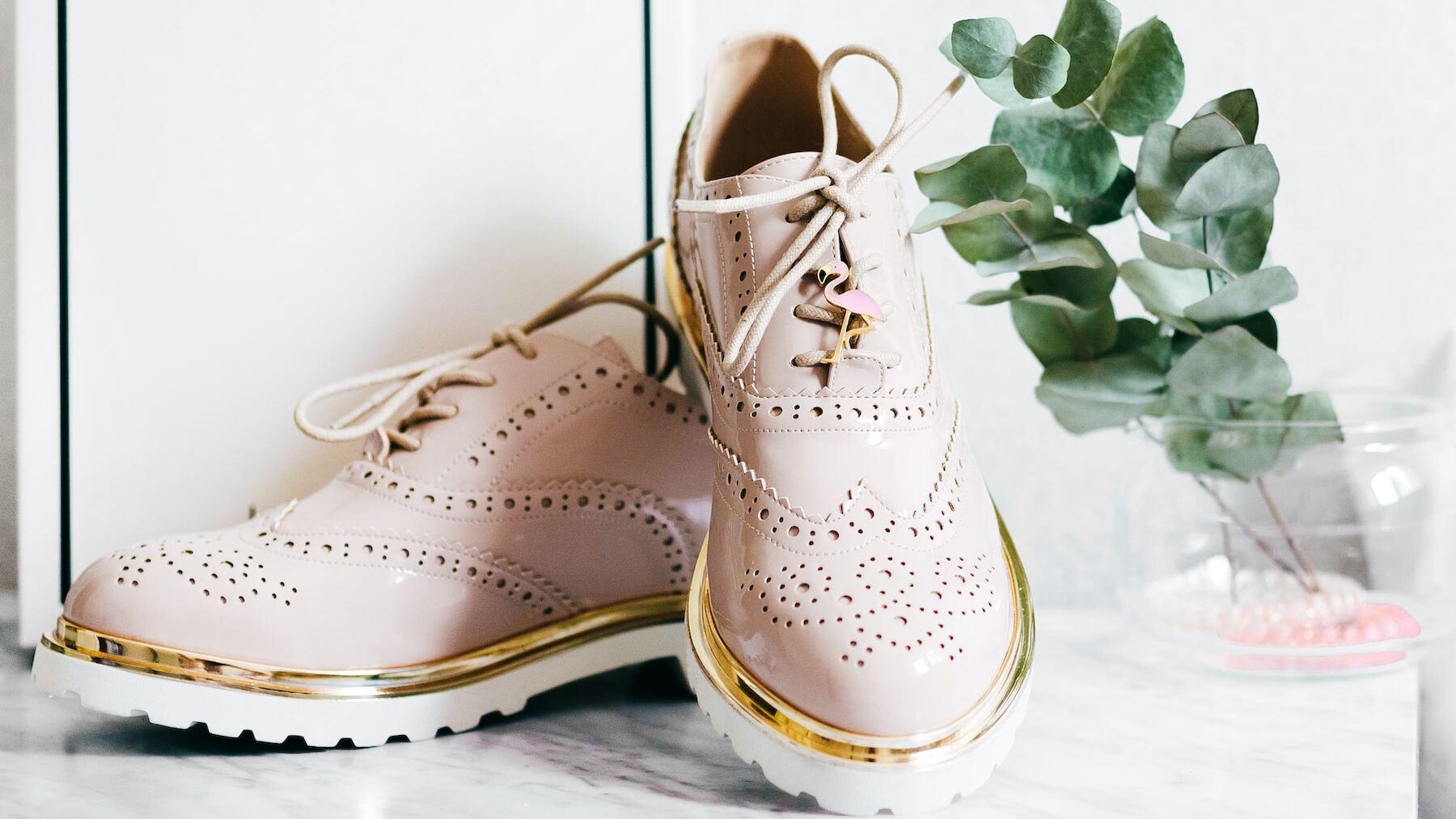 echar sal a los zapatos