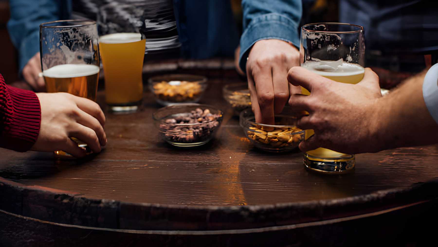 este es el impactante motivo por el que los bares siempre ponen frutos secos de tapa