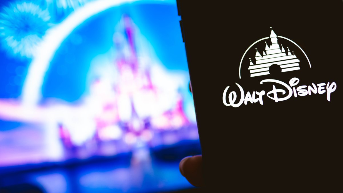 exempleado enfrenta cargos por presuntamente grabar inapropiadamente a mujeres en Disney World