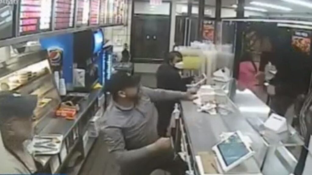 hombre destroza restaurante en Maryland