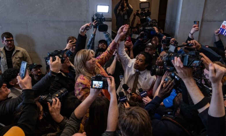 la Cámara de Representantes de Tennessee expulsa a los demócratas Justin Jones y Justin Pearson