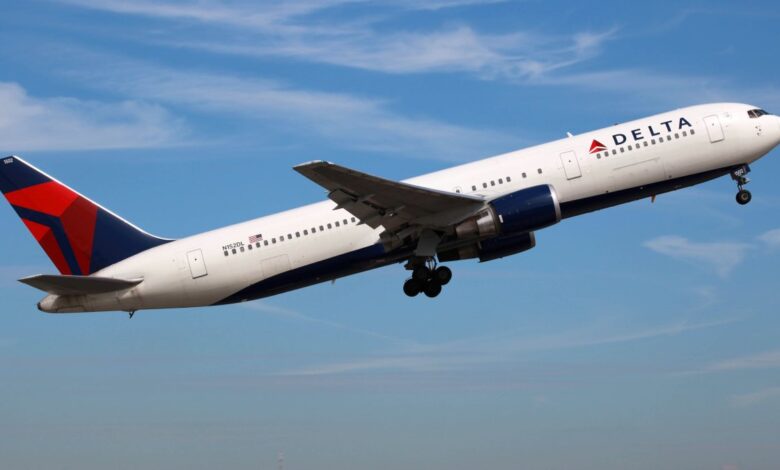 lo sentencian por apuntar con un láser a vuelo de Delta Airlines