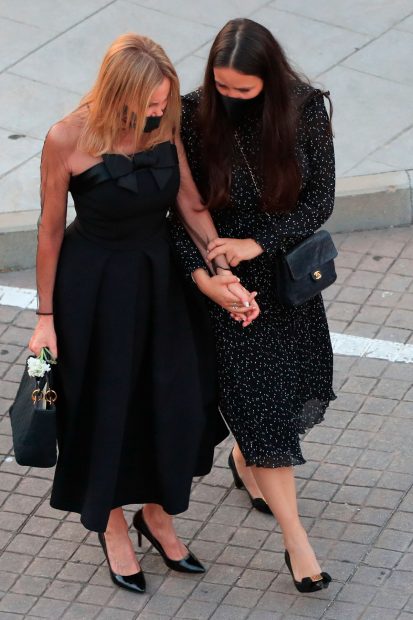 Ana Obregón y Carolina Monje, durante el entierro de Álex Lequio / Gtres