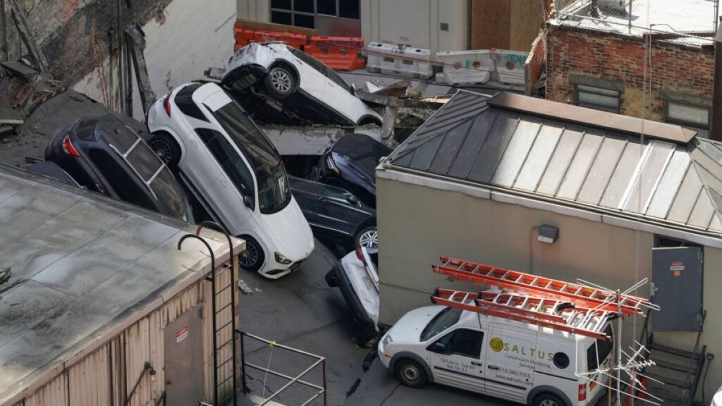 tras derrumbe, ordenan cierre de cuatro estacionamientos