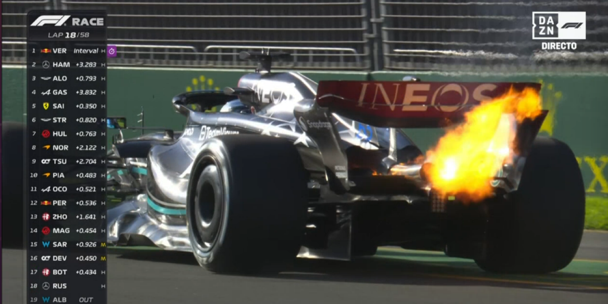 ¡Incendio en el coche de George Russell!