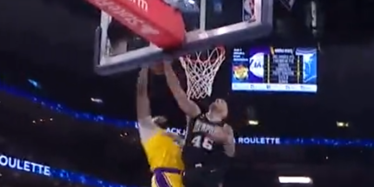 ¿Cómo es posible? Konchar estampa a Davis el tapón del año