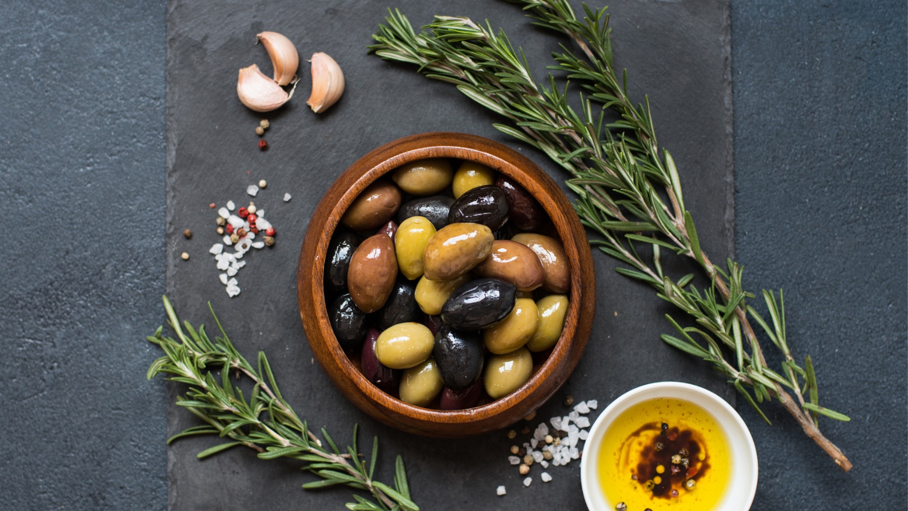 ¿Qué engordan más, las aceitunas verdes o las negras?