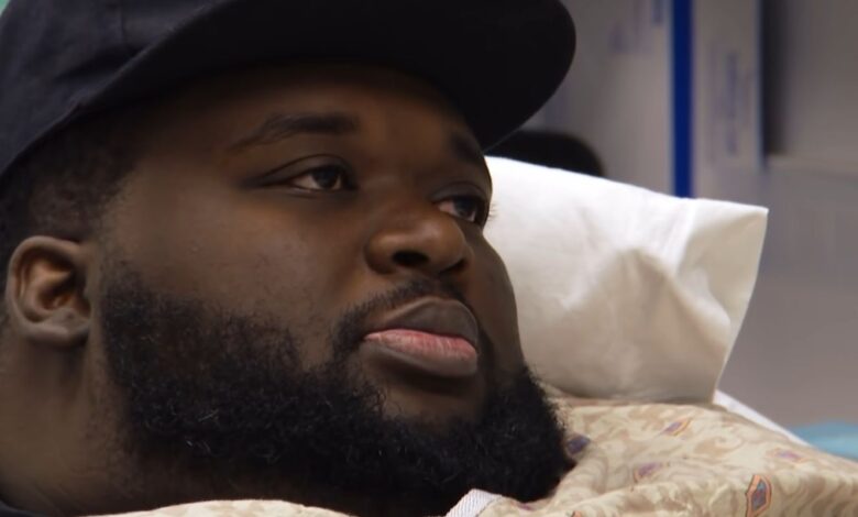 Thederick James My 600-Lb Life leaning back on pillow in bed