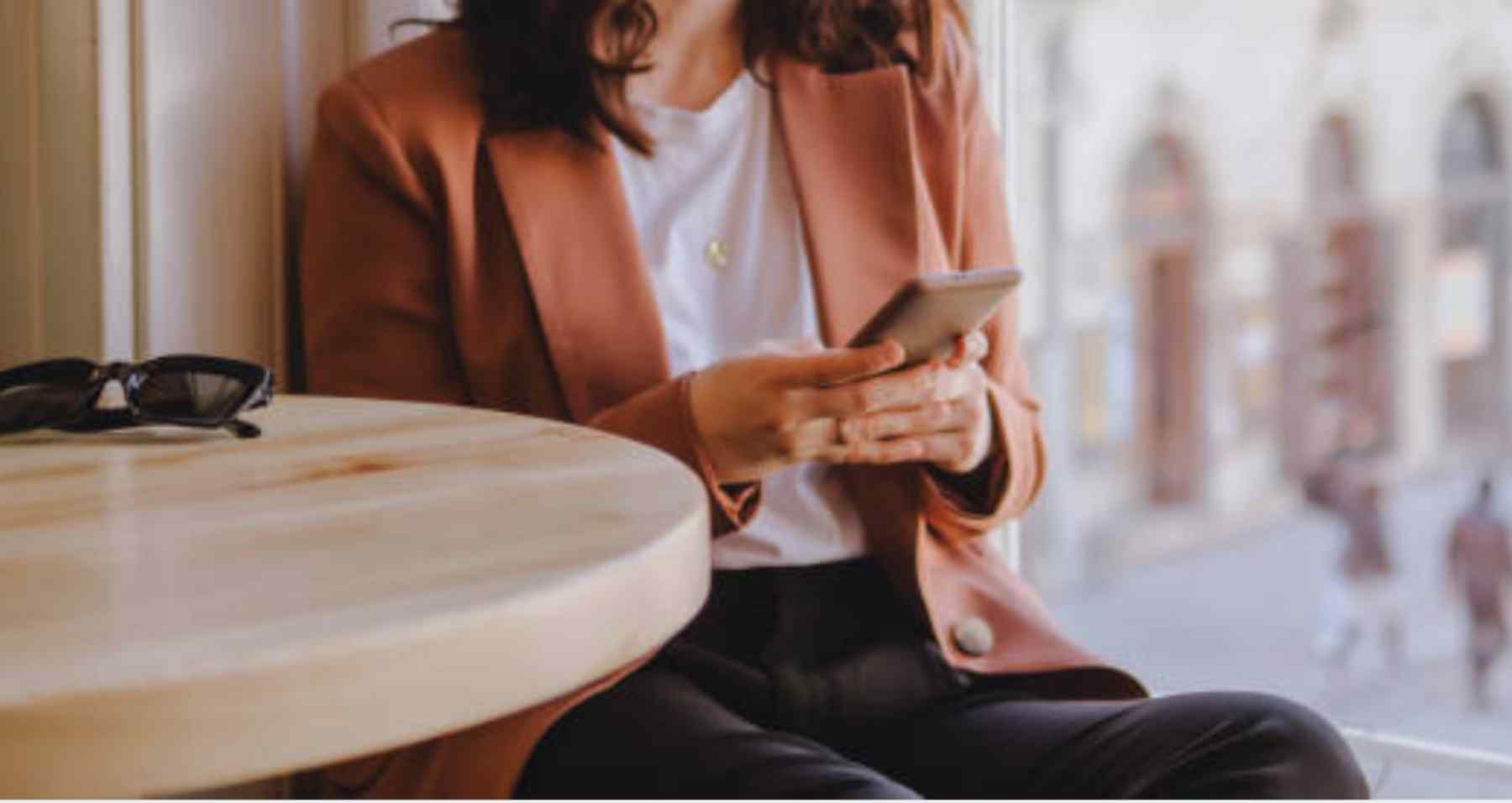 ¿Tu móvil hace alguna de estas cosas? Eso es porque te están espiando