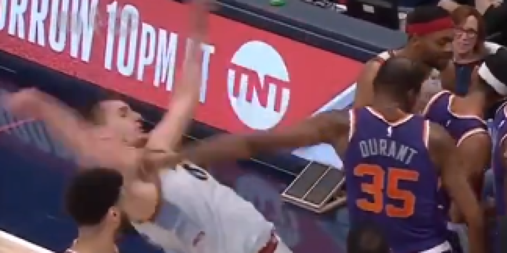 ¡Durant empuja a Jokic por cotilla!