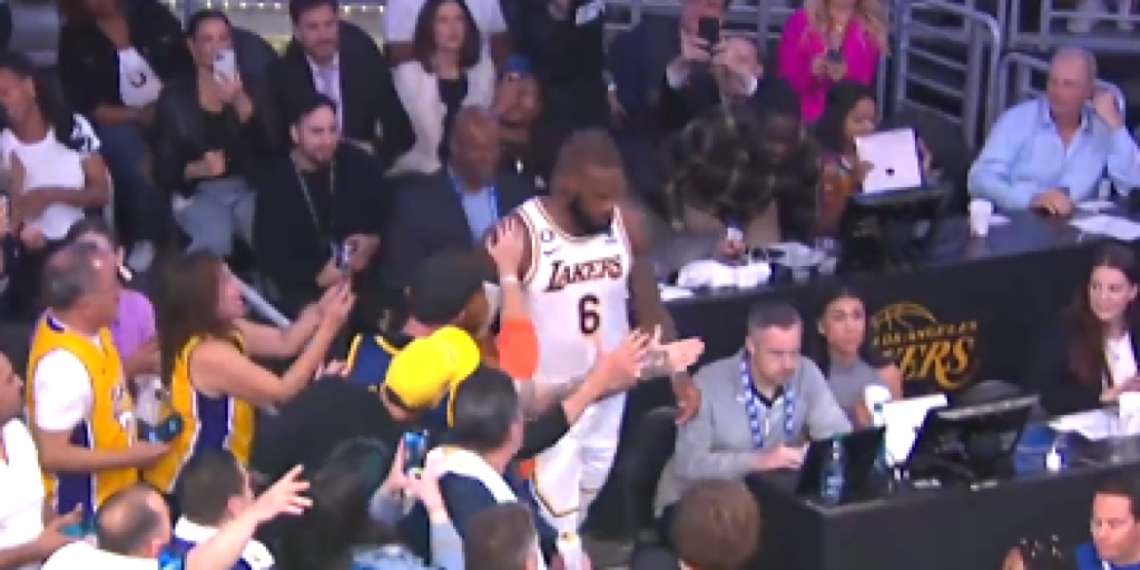 ¿De verdad tiene 38 años? El tremendo sprint de LeBron que acaba...¡en la grada!