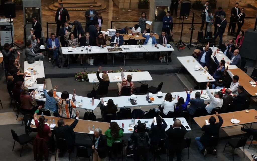 ¿Dónde está la ilegalidad?: AMLO sobre 'fast track' de Morena en Senado