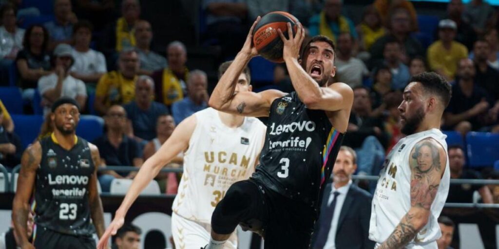 109-111: El UCAM amarga la exhibición de Huertas