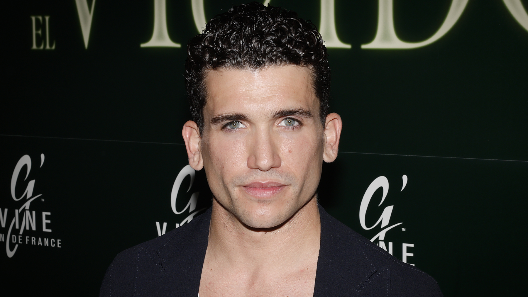 Jaime Lorente se emociona al hablar de su nueva familia