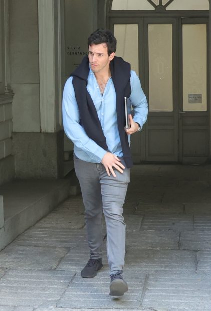 Íñigo Onieva caminando en Madrid. / Gtres