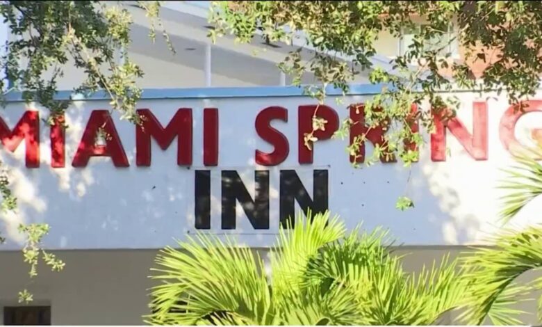 Pareja quería alquilar habitación pero terminó robando a mano armada a los empleados del hotel