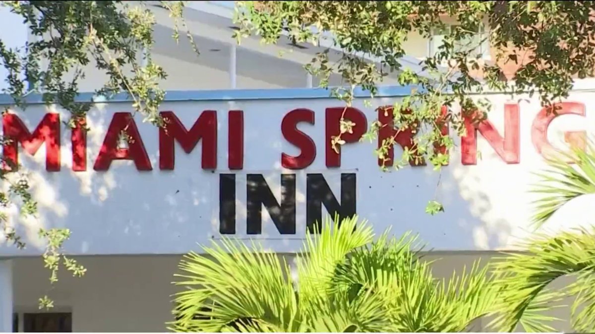 Pareja quería alquilar habitación pero terminó robando a mano armada a los empleados del hotel