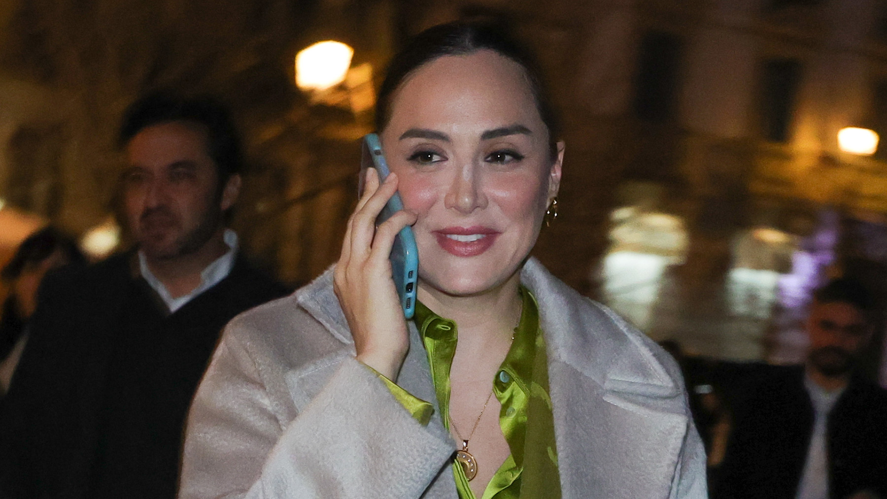 Tamara Falcó hablando por teléfono. / Gtres