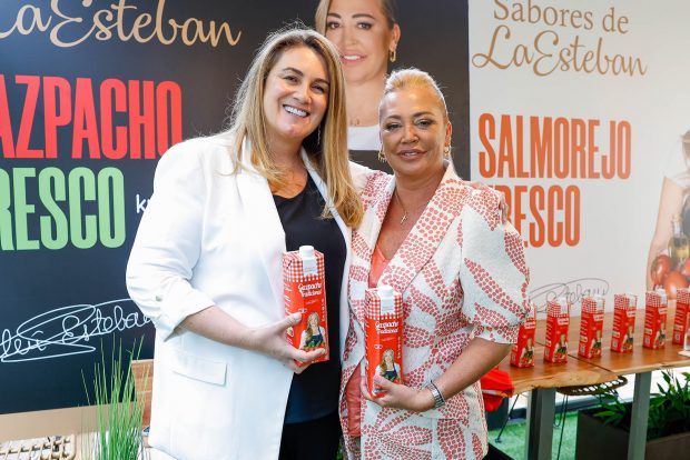 Belén Esteban y Carlota Corredera en un evento de 'Sabores de la Esteban'. / Gtres