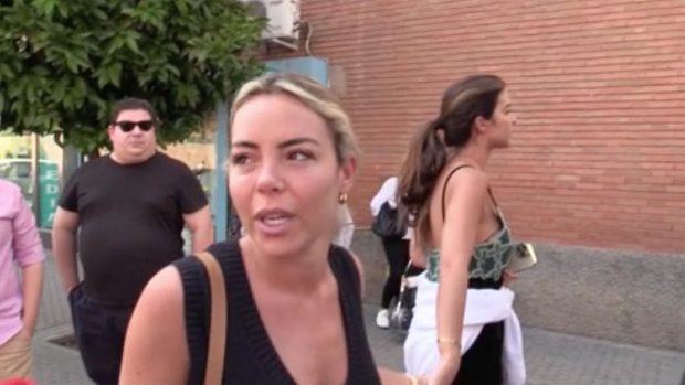 Alba Silva, mujer de Sergio Rico, saliendo del hospital / Gtres