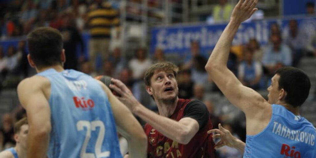 60-65. UCAM presiona al Valencia y el Breogán se despide del playoff