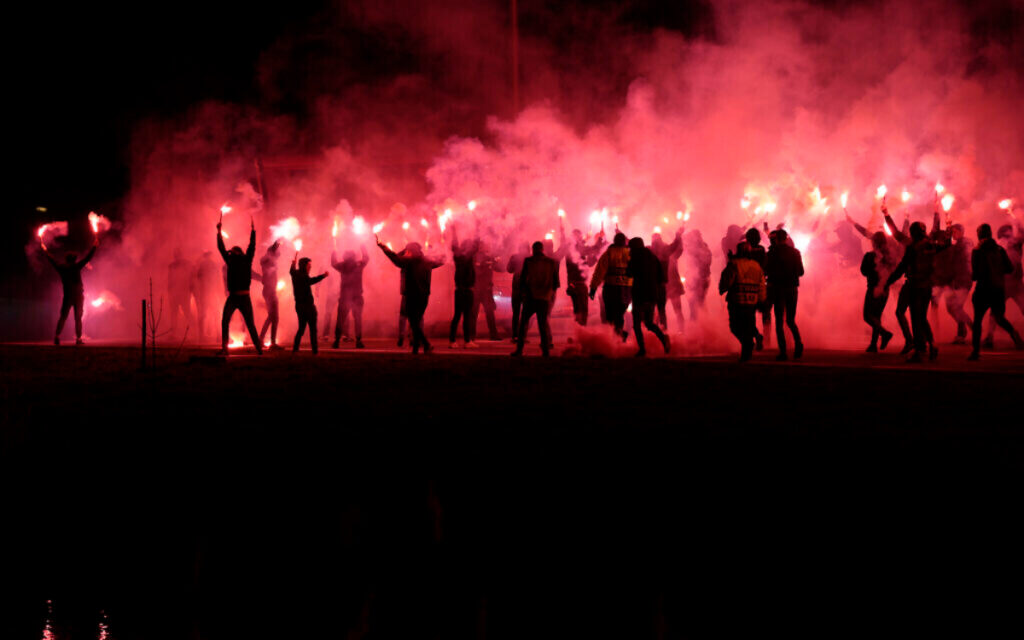 AZ Alkmaar condena comportamiento antisemita de sus aficionados | Tuit