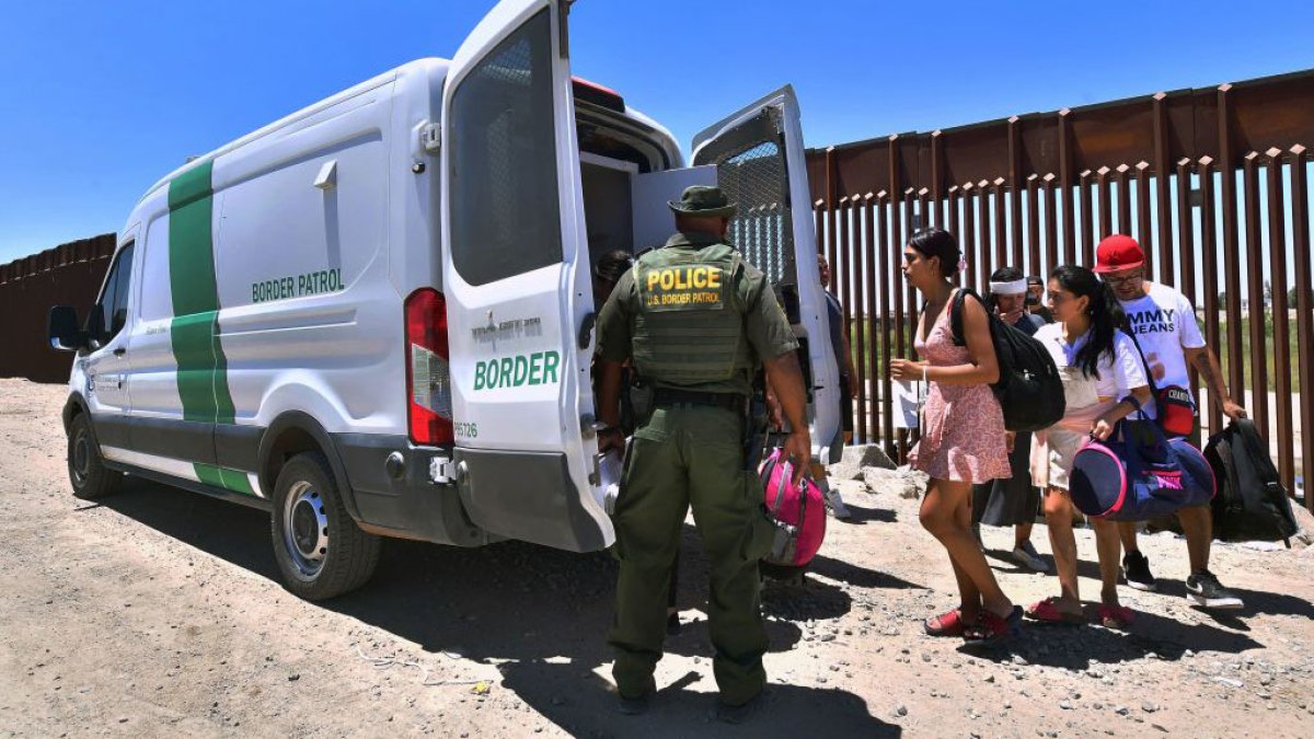 Abogado explica quiénes pueden solicitar asilo en la frontera tras el fin del Título 42