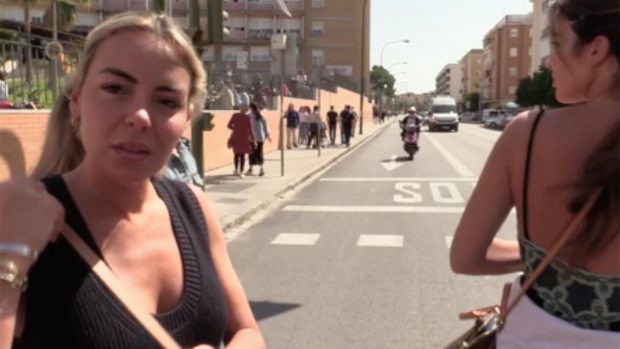 Alba Silva, mujer de Sergio Rico, saliendo del hospital / Gtres