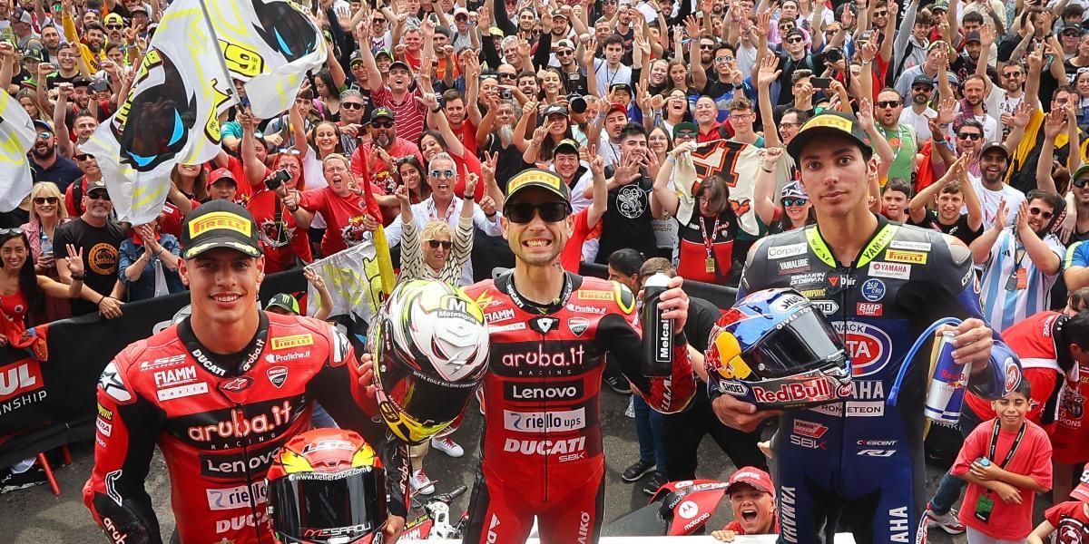 Álvaro Bautista arrasa en el Circuit de Barcelona-Catalunya con tres victorias